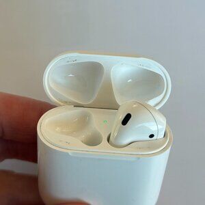 Authentic Right Apple AirPod (2nd Gen) w/ Charging Case – Great Deal!